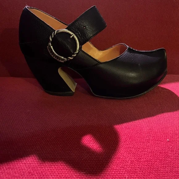 Killer John Fluevog Black Platform Mary Jane’s - Picture 6 of 12